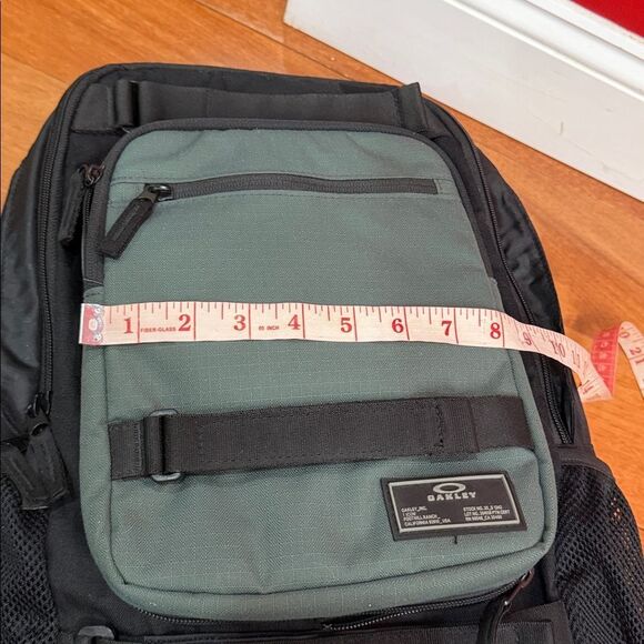 NWT Oakley Multifunctional Hydrolix Smart Backpack detachable crossbody bag - Picture 11 of 16